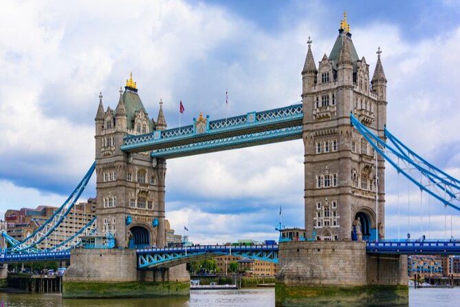 London Sightseeing Walking Tour with 30+ sights - Whitehall, memorials, and the royal parks
