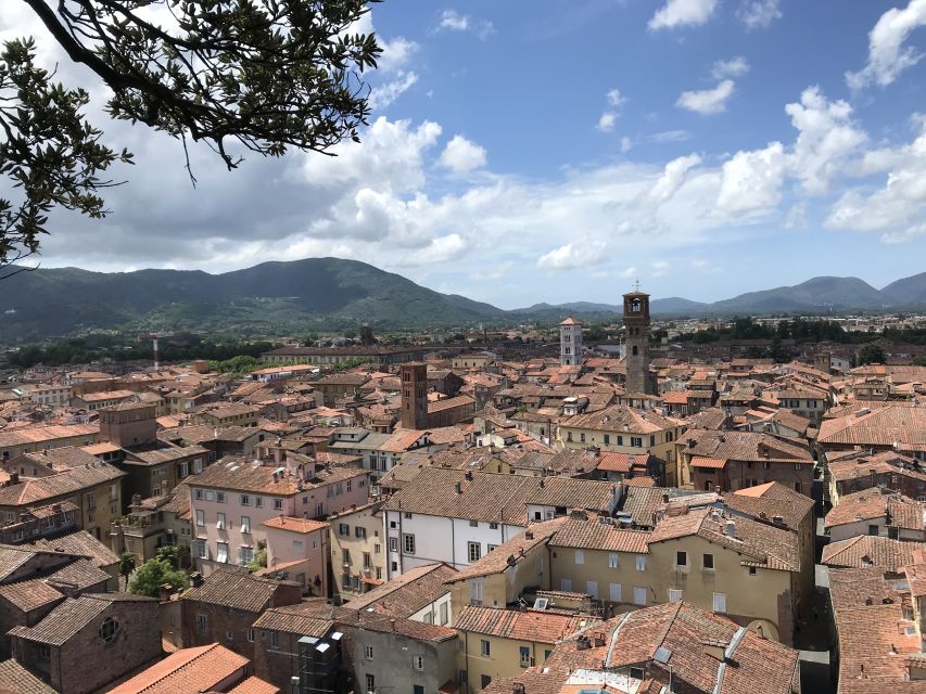 Lucca: 2-Hour City Center Walking Tour - San Frediano and Piazza Anfiteatro