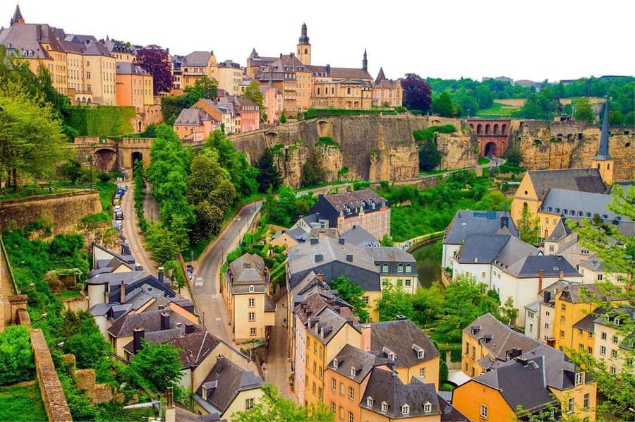 Luxembourg Highlights: Walking Tour in English - Old-town lanes, stories, and the city’s royal past