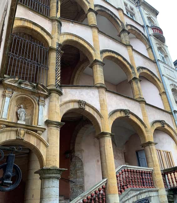 Lyon: Private Walking Tour of "Traboules" in the Old Town - Yannick’s guiding style