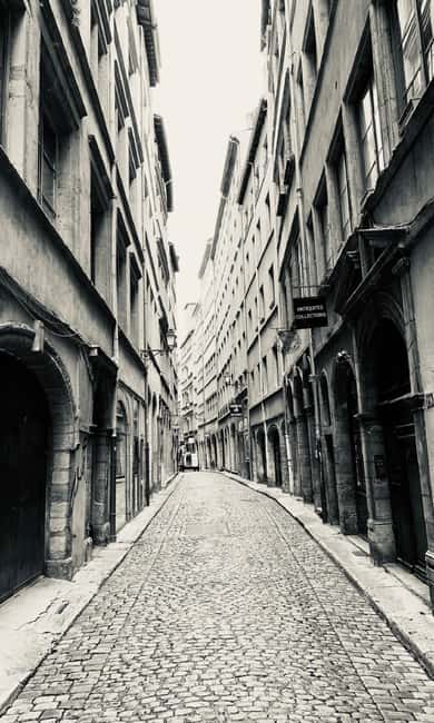 Lyon: Private Walking Tour of "Traboules" in the Old Town - What makes a traboule worth seeing
