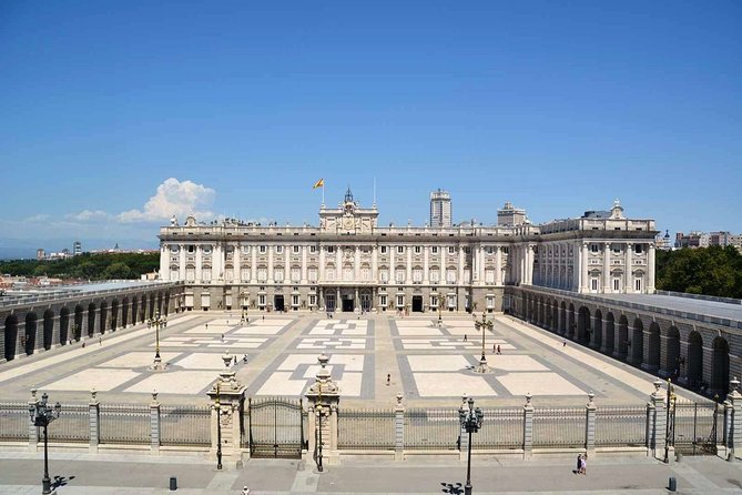 Madrid Old Town & Royal Palace Walking Tour Skip the Line Ticket - Calle del Codo and Madrid’s medieval street plan