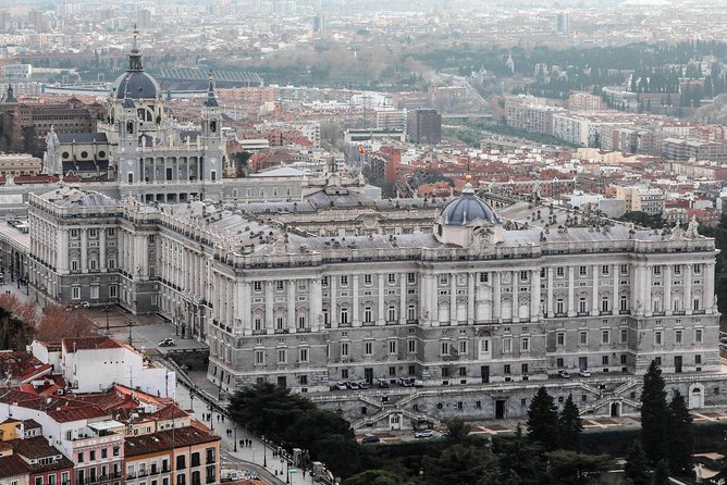 Madrid Old Town & Royal Palace Walking Tour Skip the Line Ticket - Mercado de San Miguel and a taste of Spanish food culture