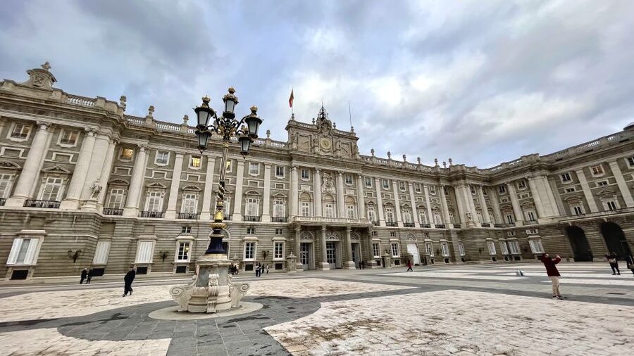 Madrid: Royal Palace Skip-the-Line Guided Tour - At a glance