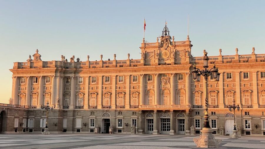 Madrid: Royal Palace Skip-the-Line Guided Tour - Plaza Mayor and the statue of Felipe III