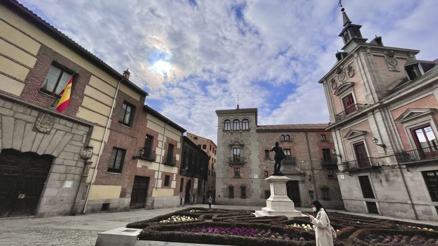 Madrid: Royal Palace Skip-the-Line Guided Tour - A stop at San Miguel market