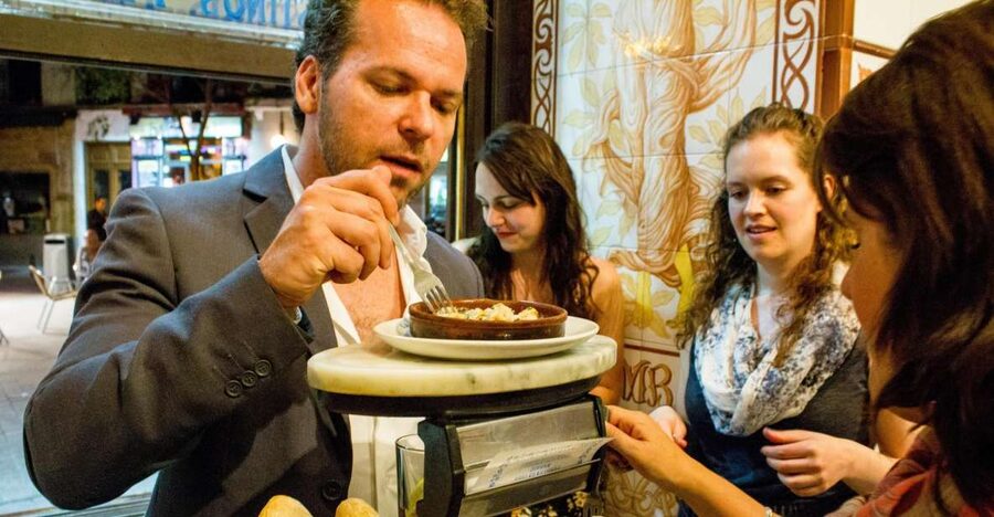 Madrid: Tapas & Wine Tasting Tour with Local Guide - Key points to know before booking
