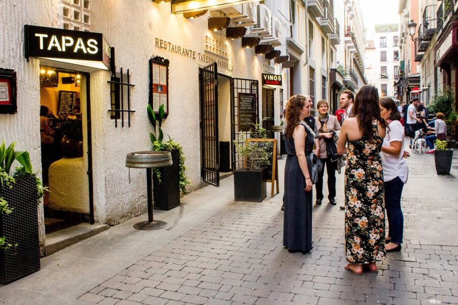 Madrid: Tapas & Wine Tasting Tour with Local Guide - The final stop in Madrid de los Austrias