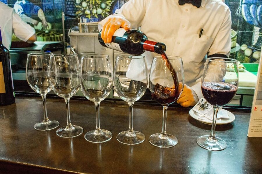 Madrid: Tapas & Wine Tasting Tour with Local Guide - How the guides shape the evening