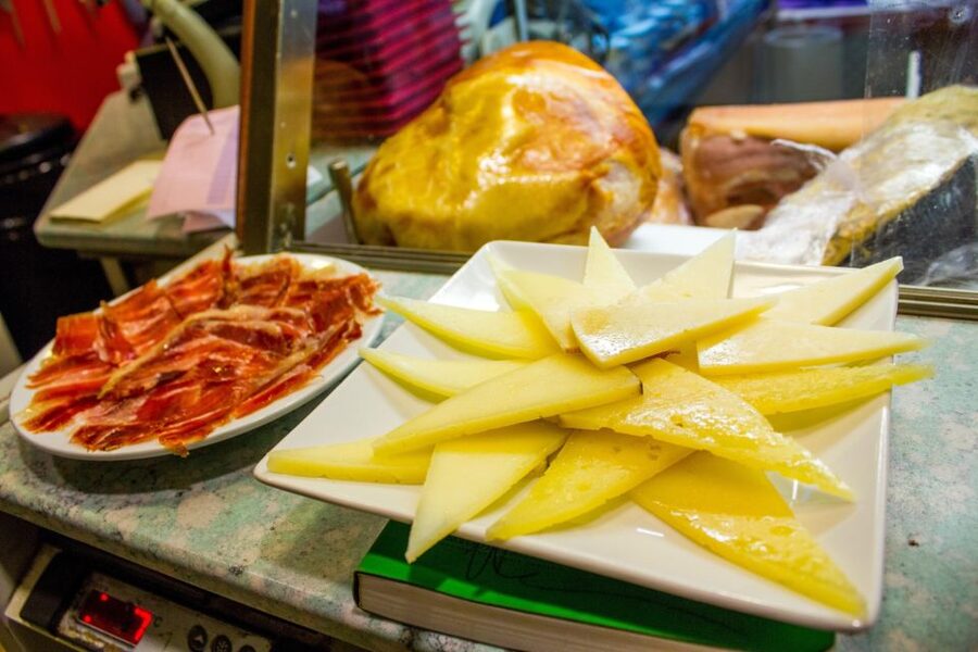 Madrid: Tapas & Wine Tasting Tour with Local Guide - Practical details that affect your choice