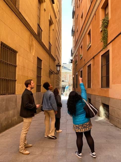 Madrid: Welcome to Madrid Guided Walking Tour - Why this is a smart first morning in Madrid
