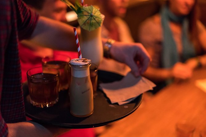 Melbourne's Living Laneway Scene: Local Bars and Their Stories - How the walking and storytelling fit together