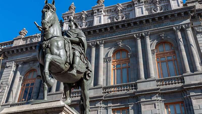 Mexico City: Historic Downtown Walking Tour - The Zócalo and the memory of Hernán Cortés