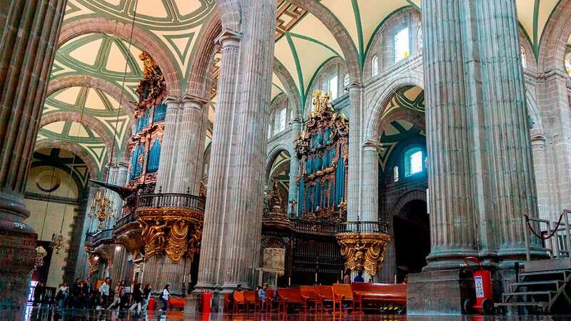 Mexico City: Historic Downtown Walking Tour - The guides make the difference