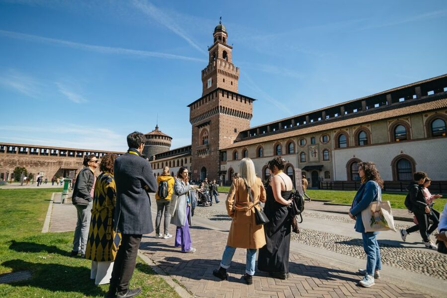 Milan: Da Vinci's Last Supper and Guided Walking Tour - La Scala and the view from Piazza della Scala