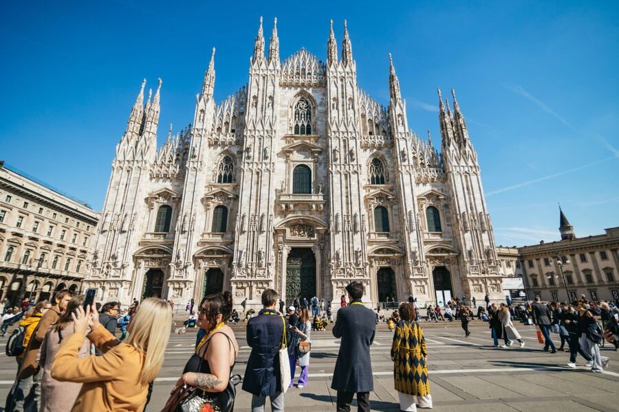 Milan: Da Vinci's Last Supper and Guided Walking Tour - Walking from Sforza Castle into Milan’s historic center