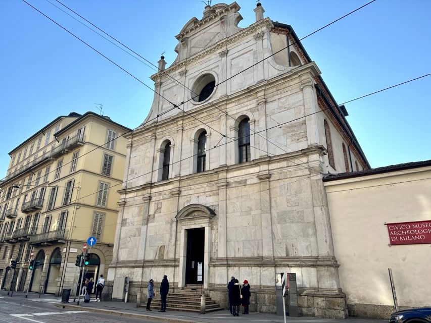 Milan: Guided Street Food Walking Tour with Food Tasting - Meeting at San Maurizio and entering old Milan