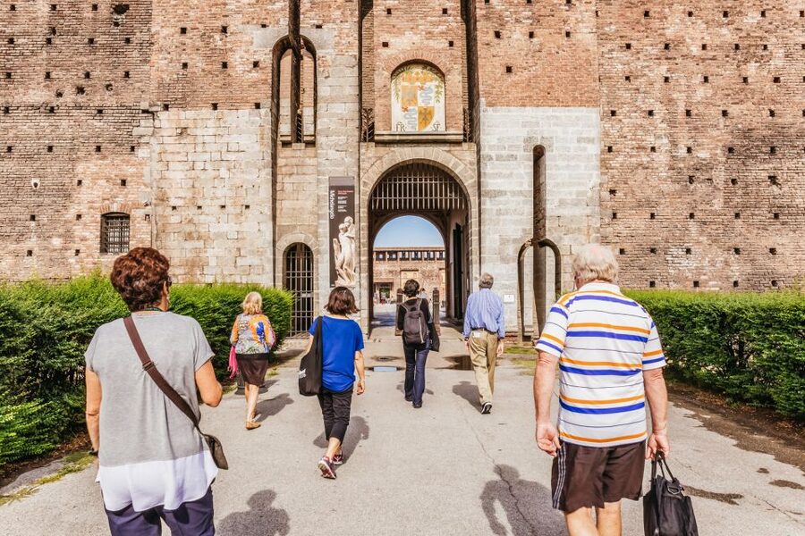 Milan: Guided Walking Tour & Last Supper Visit with Ticket - Sforza Castle: Milan’s fortress in the middle of town