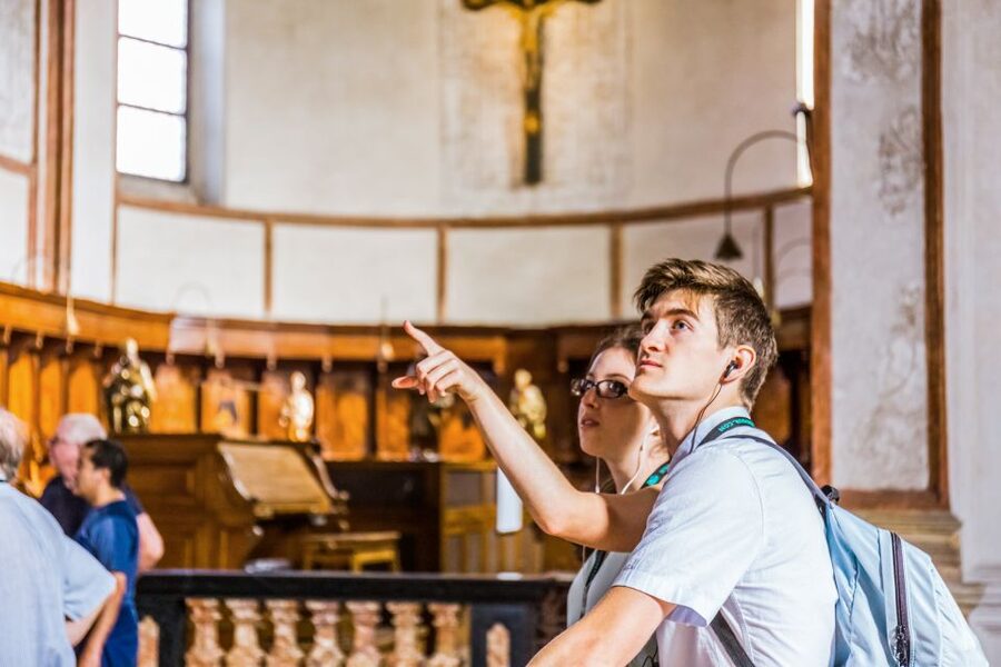 Milan: Guided Walking Tour & Last Supper Visit with Ticket - Via Dante and Piazza Mercanti reveal older Milan