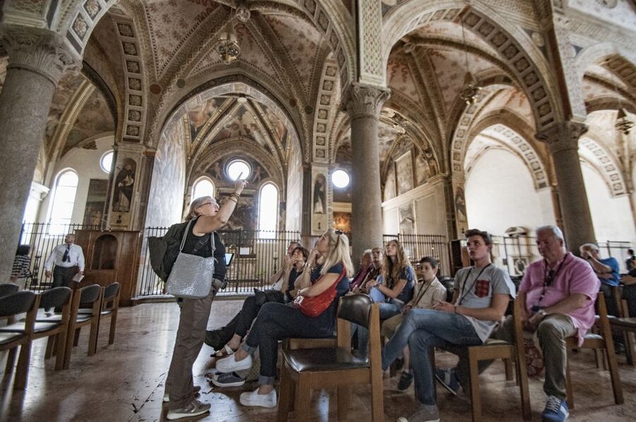 Milan: Guided Walking Tour with Last Supper Skip-the-Line - Piazza dei Mercanti, a quieter corner near the Duomo