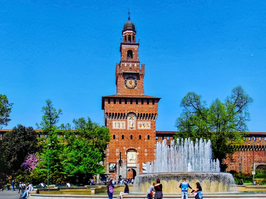 Milan: Skip-the-Line Guided Walk and "The Last Supper" - La Scala, Via Dante, and Milan’s public face