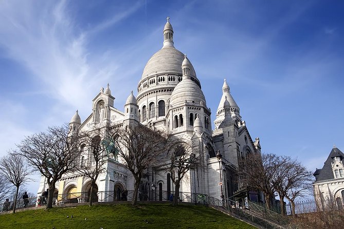 Montmartre District Walking Tour in Paris - The climb to Sacré-Cœur