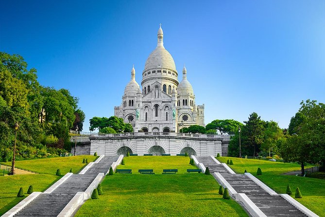 Montmartre District Walking Tour in Paris - Artists, studios, and Place du Tertre