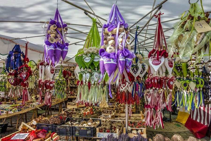 Munich: Old Town & Viktualienmarkt City Walk in German - Key points to know before booking