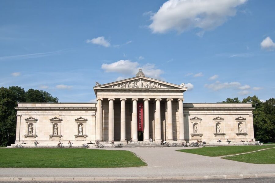 Munich: Third Reich & WWII Walking Tour - Feldherrnhalle and the failed seizure of power