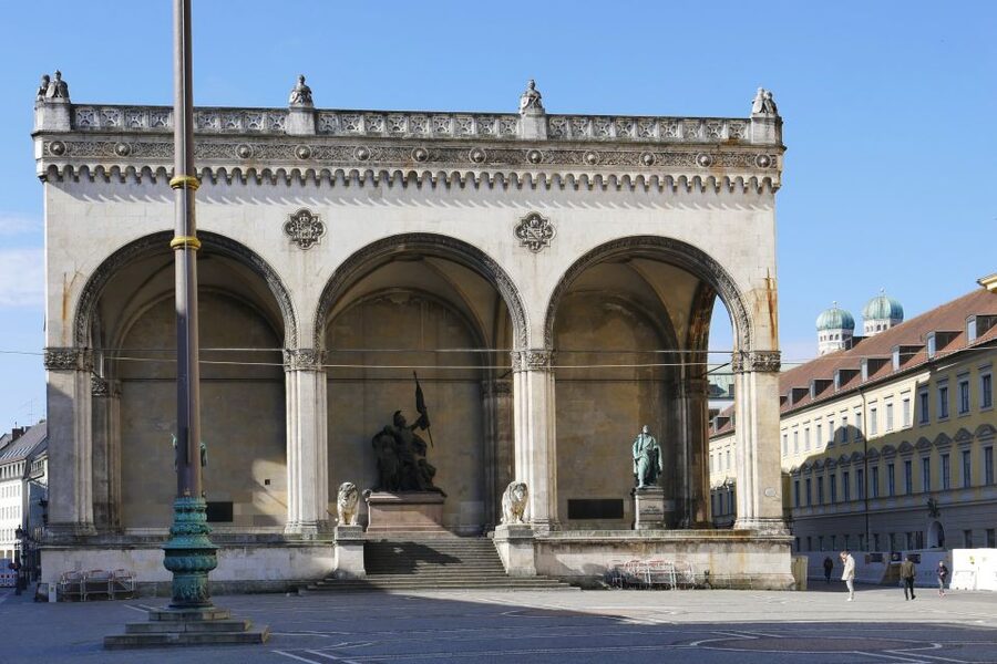 Munich: Walking Tour Old Town and Viktualienmarkt - Marienplatz and the New Town Hall