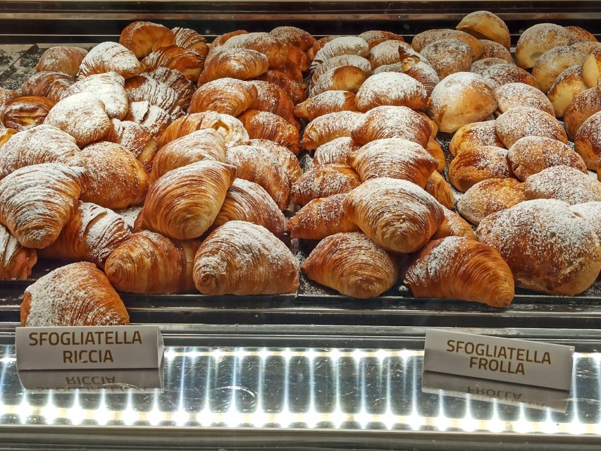 Naples: Street Food Walking Tour with Local Guide - What the guide adds to the food