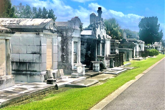 New Orleans Cemetery Walking Tour - Meeting the guide at 5101 Canal Blvd