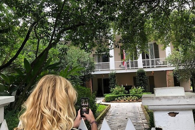 New Orleans City and Cemetery Tour with Garden District Stroll - Timing, walking, and comfort