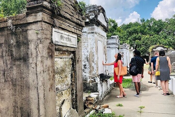 New Orleans City and Cemetery Tour with Garden District Stroll - St. Louis Cemetery No. 3 and the Cities of the Dead