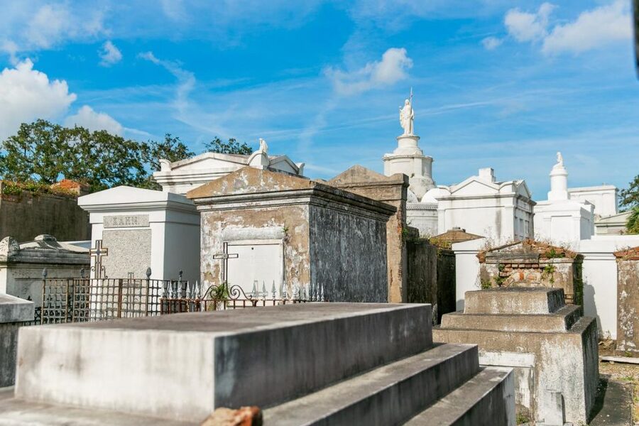 New Orleans: Walking Tour Inside St. Louis Cemetery No. 1 - What the tour teaches about New Orleans burial customs