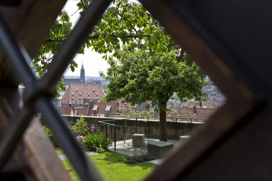 Nuremberg: Old Town Guided Walking Tour - Hauptmarkt and the story of imperial Nuremberg