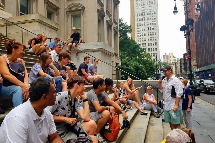 NYC: Brooklyn Bridge and Dumbo District Walking Tour - What the bridge crossing feels like in practice