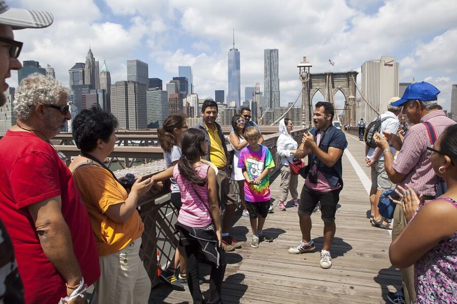 NYC: Brooklyn Bridge and Dumbo District Walking Tour - Walking into the Brooklyn Bridge story