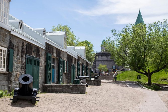 Old Quebec City Food Tour with 10+ Autentic Local Tastings - The guides add more than directions