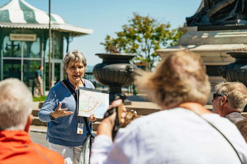 Old Quebec City: Grand Walking Tour with Private Option - How the guides shape the experience