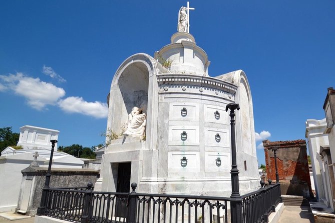 One Hour Saint Louis Cemetery Number One Walking Tour - Small-group size and the guide experience