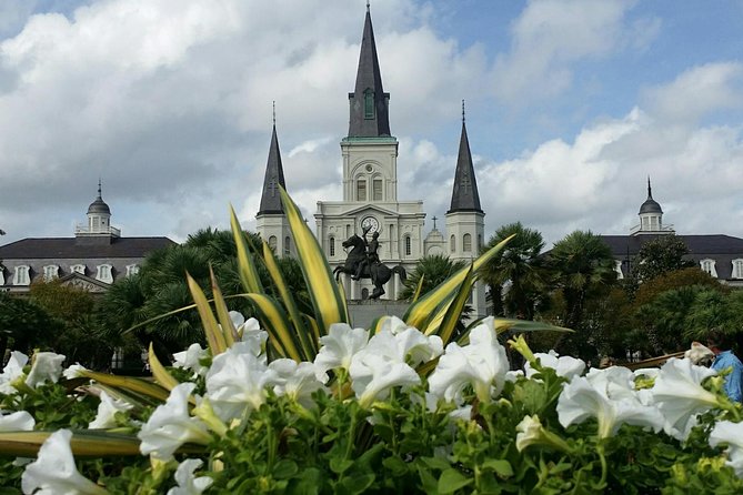 One Hour Saint Louis Cemetery Number One Walking Tour - Marie Laveau and the stories behind the tombs