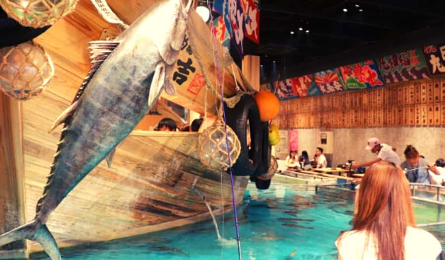 Osaka: Hotspots & Hidden Gems Walking Tour Private or Group - A quiet temple break in the middle of the city
