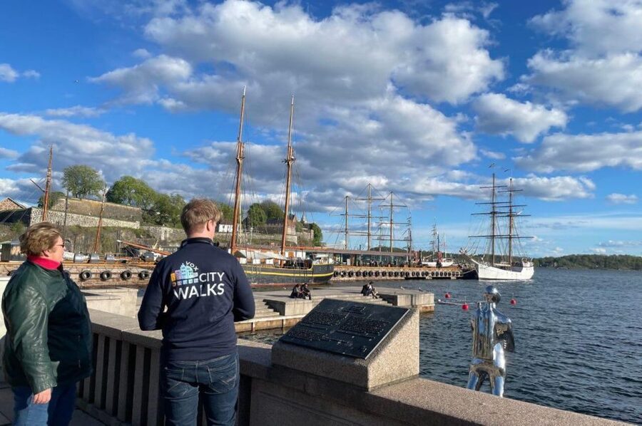 Oslo: Best of Oslo Walking Tour - Akershus Fortress and the route toward City Hall
