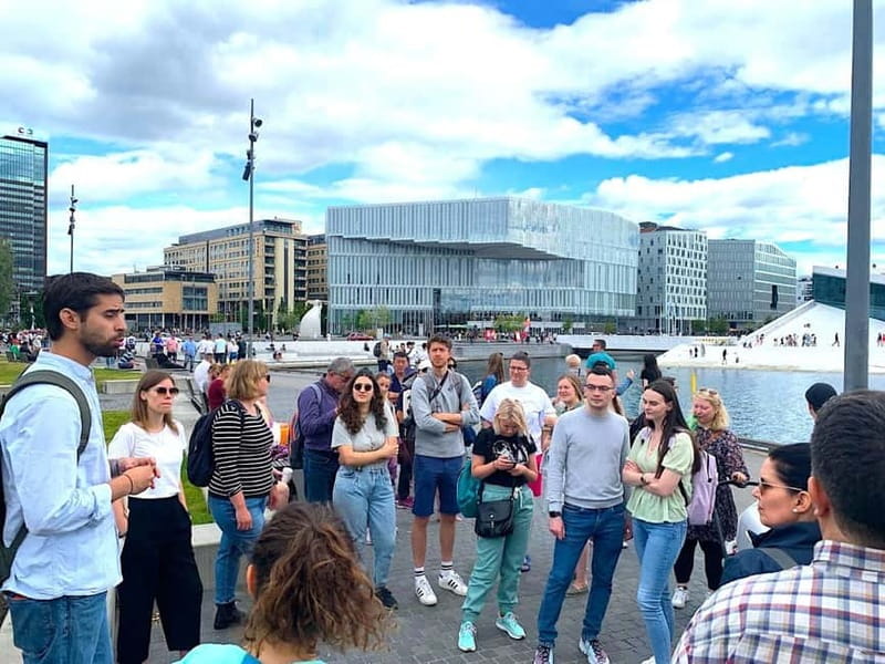 Oslo: Guided Walking Tour of Central Oslo with Local Guide - Akershus Fortress and the older city
