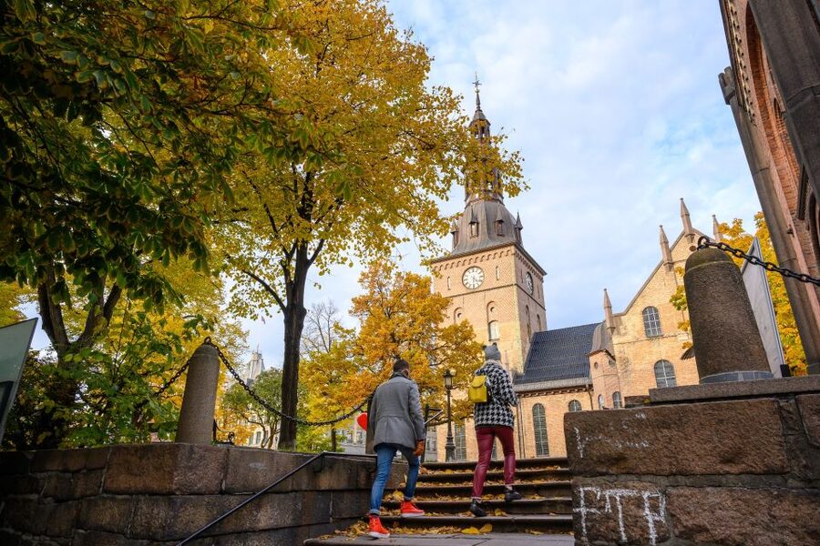 Oslo: Historic Myths & Legends Evening Walking Tour - Bankplassen, robberies, and Oslo justice
