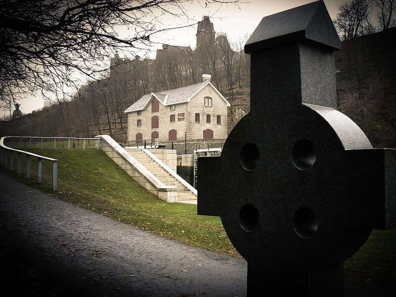 Ottawa: Haunted Night Walking Tour - Who should book this Ottawa night walk?