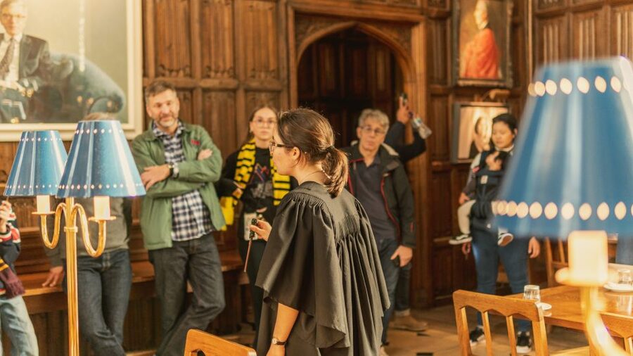 Oxford: Harry Potter Walking Tour Including New College - The student guide makes the difference