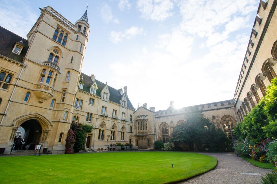 Oxford: University and City Walking Tour with Alumni Guide - Starting among Oxford’s colleges