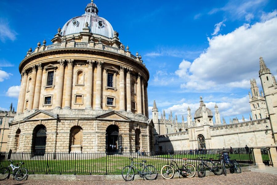 Oxford: University Walking Tour with Christ Church Visit - Sheldonian Theatre and the ceremony of Oxford life
